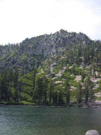 angora lake.jpg (70887 bytes)